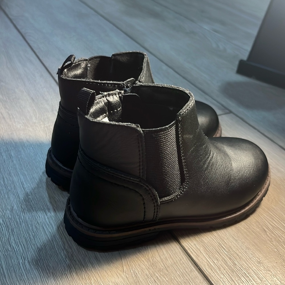 Toddler boys black leather dress boot size 10m side zip closure Osh Kosh